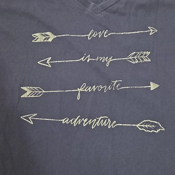 Torrid Navy Blue V-Neck Boho Tee with Arrow Design. Size 3 - Picture 2 of 3